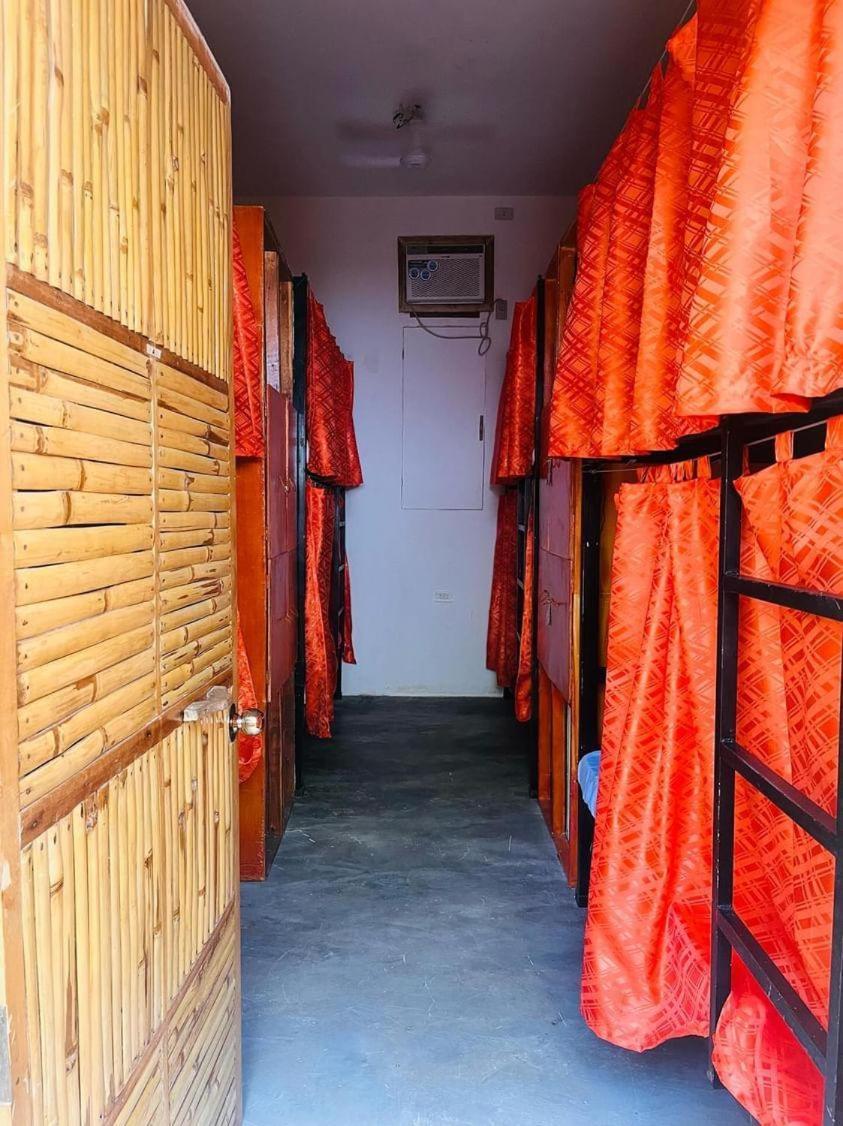 Oia Beach Hostel - Эль-Нидо Экстерьер фото